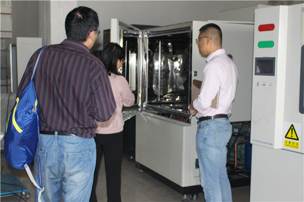 客戶看看快速溫變試驗(yàn)箱內(nèi)箱結(jié)構(gòu)