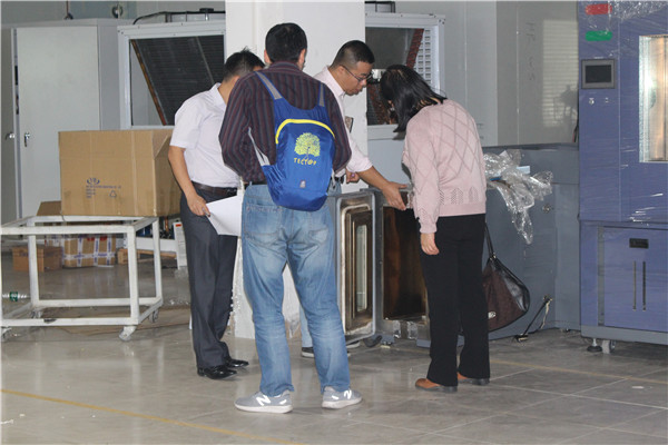 看看這臺高低溫試驗(yàn)箱怎么樣