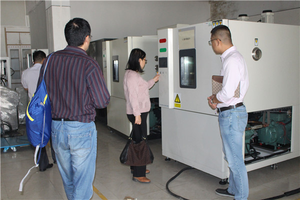 客戶對這臺快速溫變試驗(yàn)箱表示很滿意哦