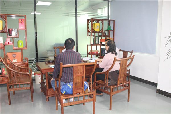 帶客戶到會議室休息