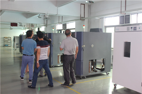 深圳客戶來廠考察并洽談恒溫恒濕試驗(yàn)箱合作